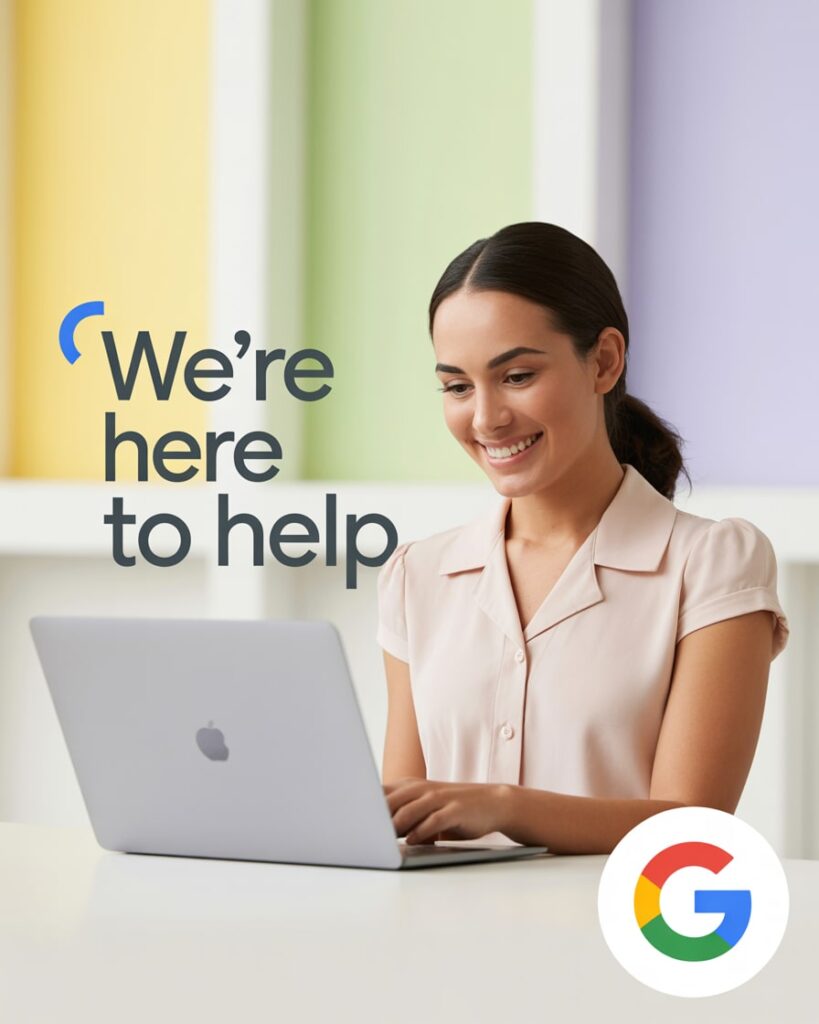 Lächelnde Frau arbeitet am Laptop mit dem Text „We’re here to help“ – Kundenservice für Google Unternehmensprofil